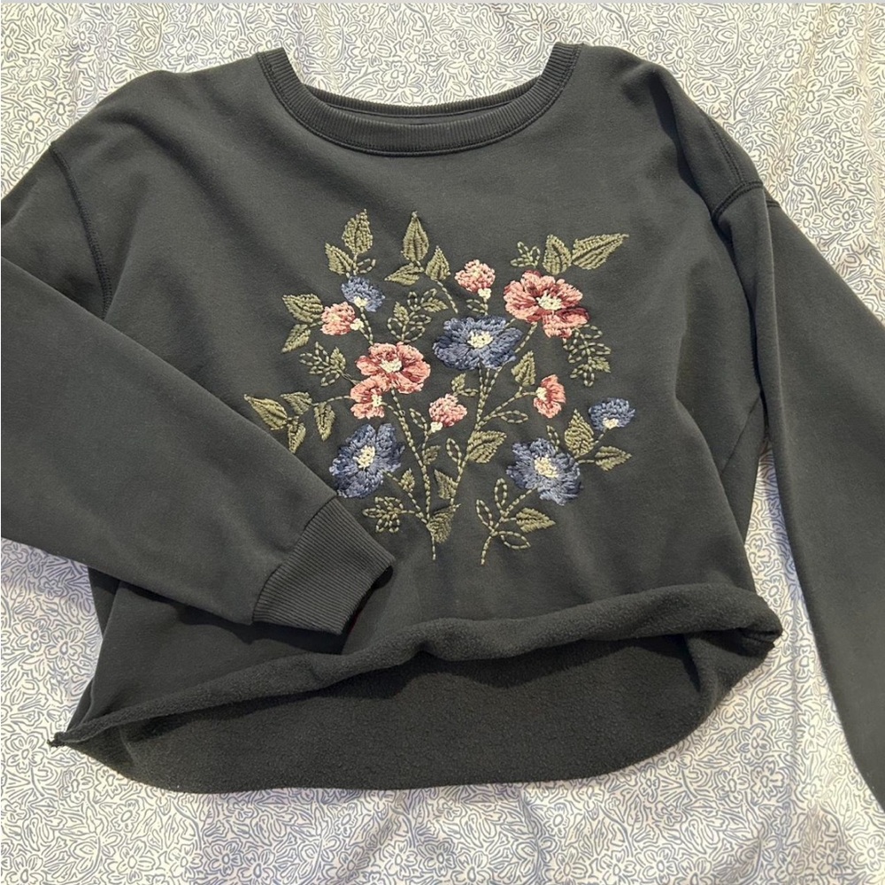 Abercrombie & Fitch Black Floral Embroidered Sweatshirt